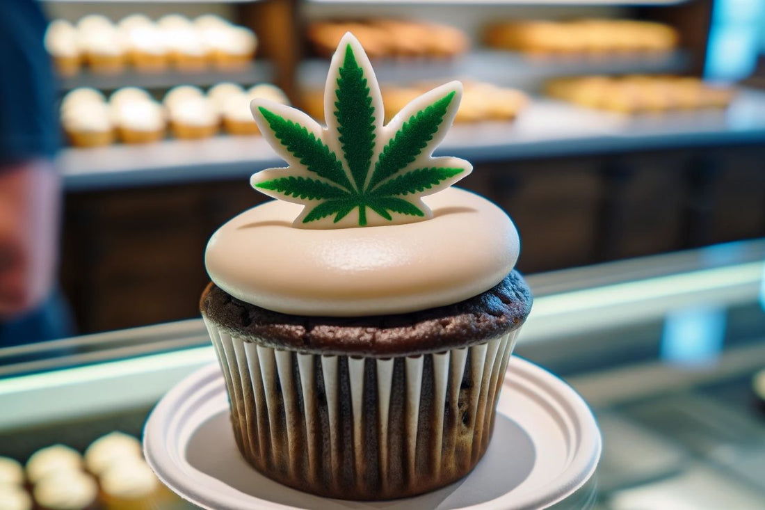 Tassenkuchen mit Cannabisblatt-Design